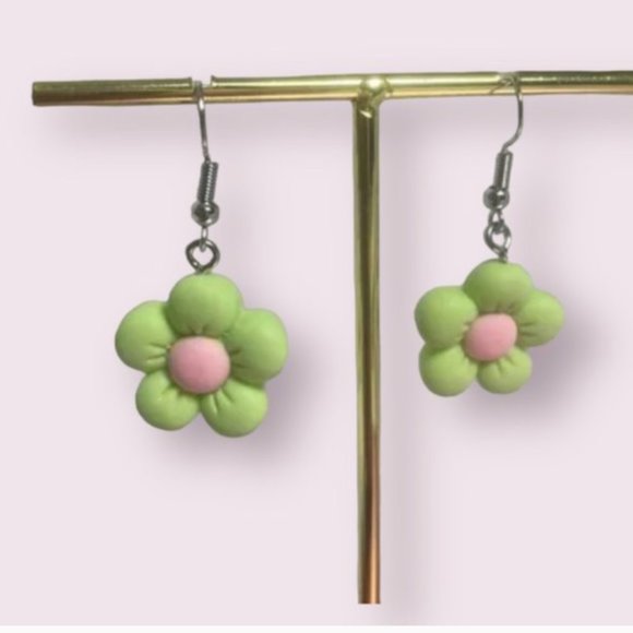 ⭐️❤️ FREE Daisy Monochrome Multicolor Chic Trendy Modern Girly Flower Earrings - Picture 5 of 5